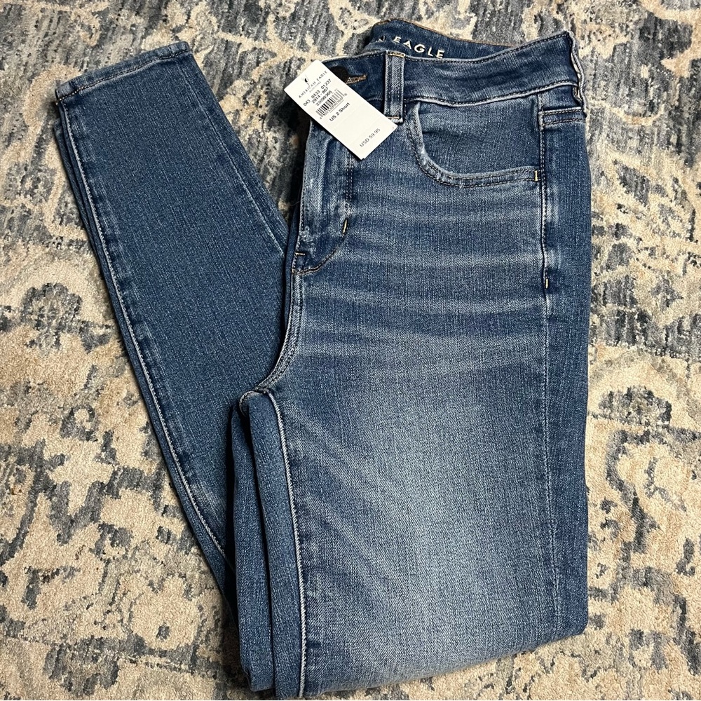 American Eagle Outfitters NWT Distressed Skinny Jeans Sz 2 Short
